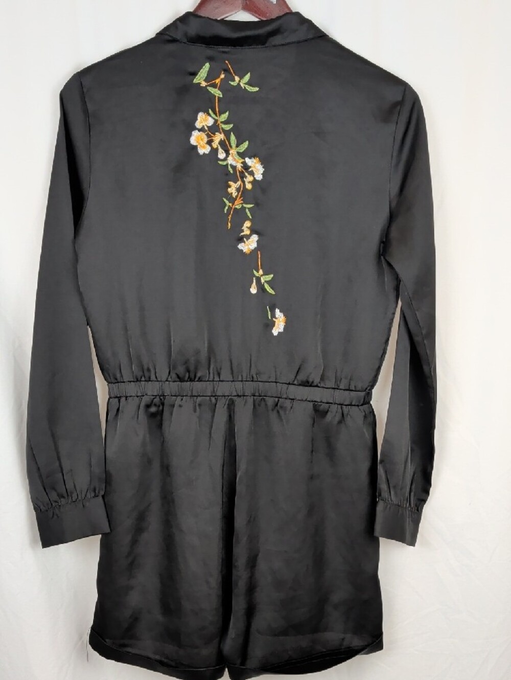 🖤NWOT Missguided Black Satin Floral Embroidered Long Sleeve Romper 🖤